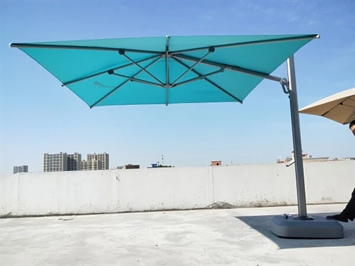 Cantilever vs Center Pole Umbrella: High Wind Resistance Guide